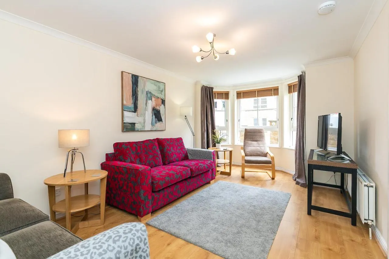 Dicksonfield Quiet Central Family Apartment With Parking Edimburgo
