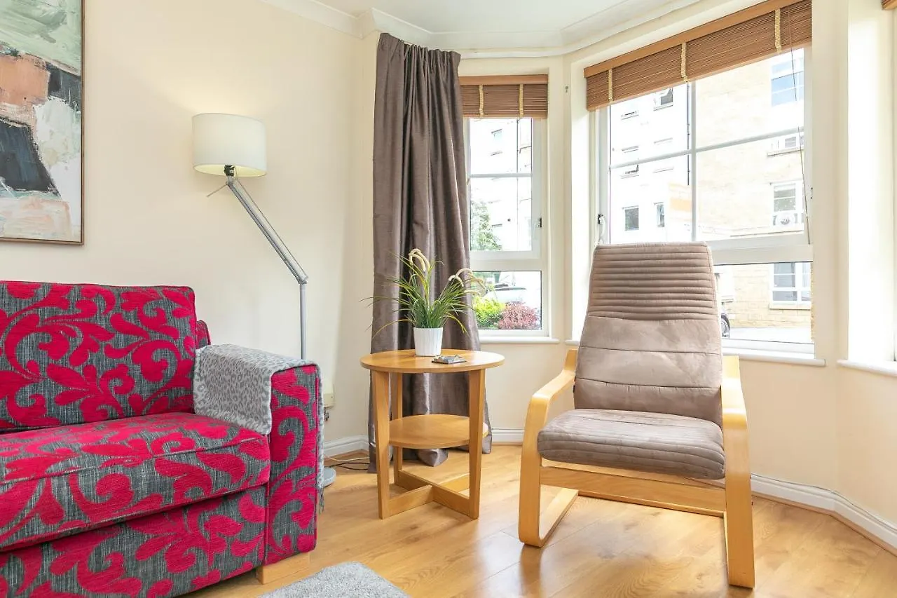 Dicksonfield Quiet Central Family Apartment With Parking Edimburgo Reino Unido