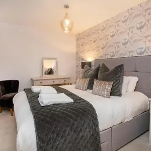  Apartment 8 Blue Bridge- Elegant And Luxurious 1 Bedroom Apt- Free Parking United Kingdom