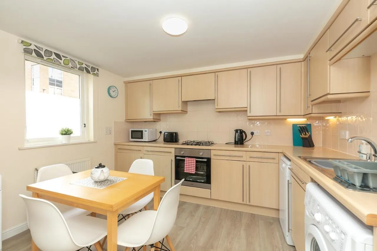 Dicksonfield Quiet Central Family Apartment With Parking