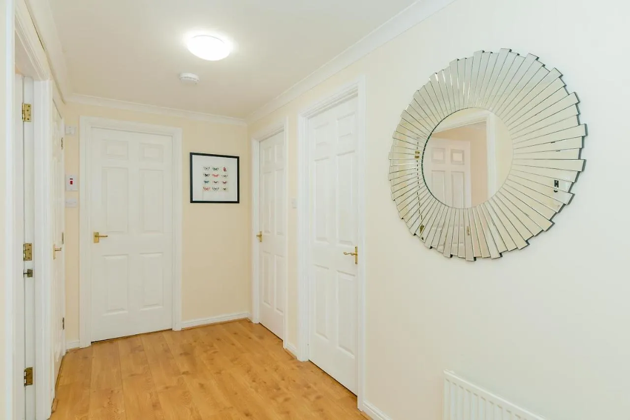 Dicksonfield Quiet Central Family Apartment With Parking