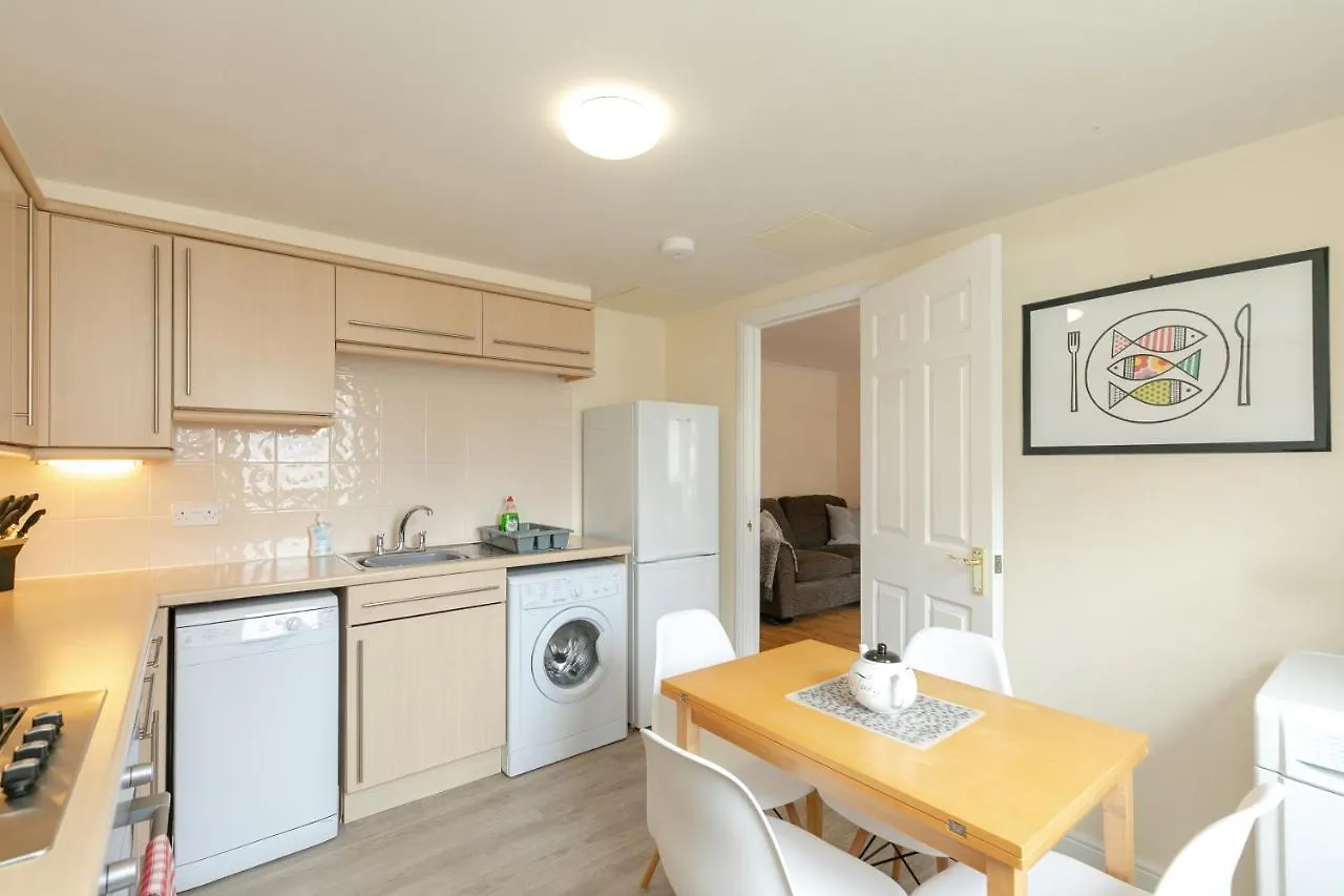 Dicksonfield Quiet Central Family Apartment With Parking