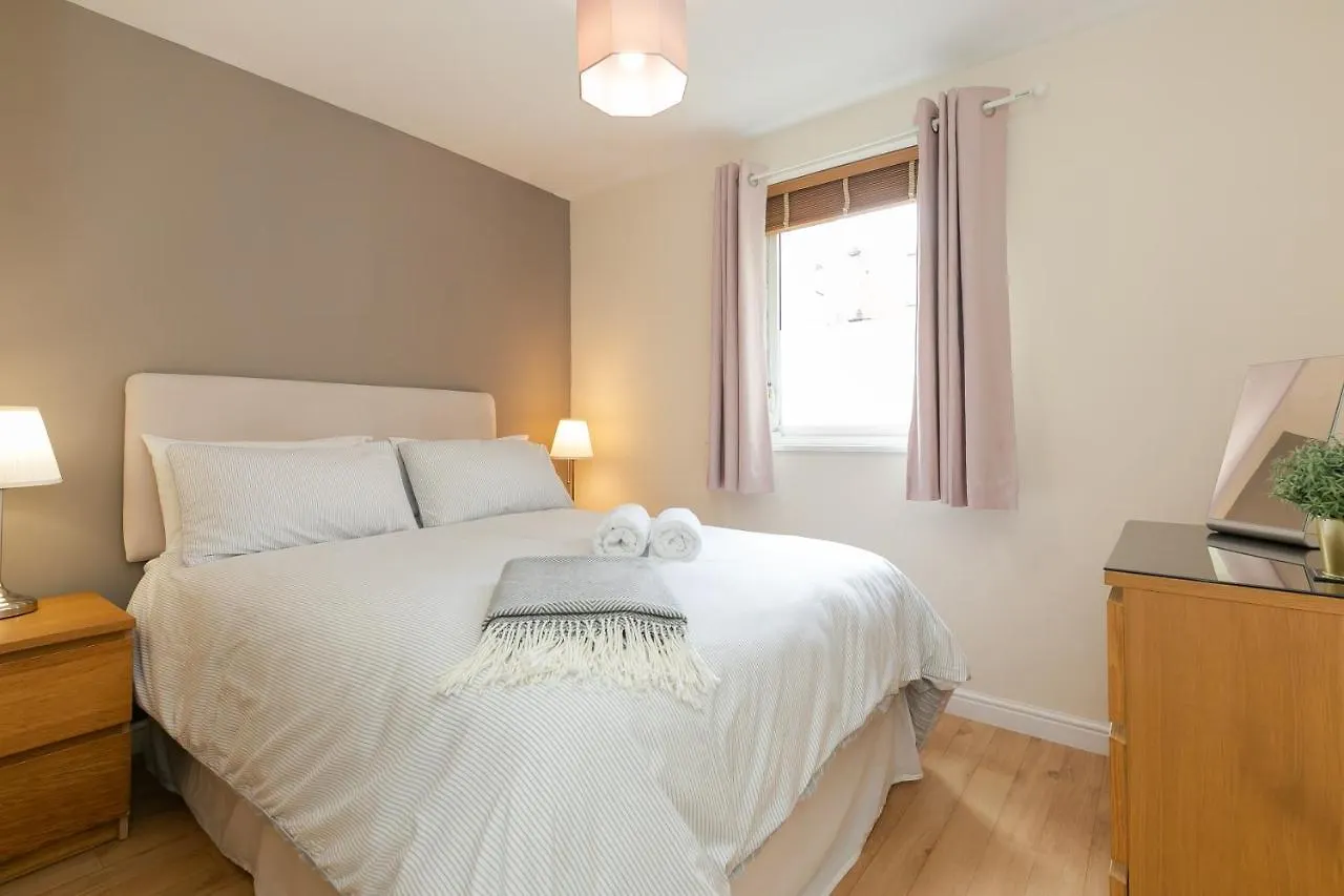 Dicksonfield Quiet Central Family Apartment With Parking United Kingdom